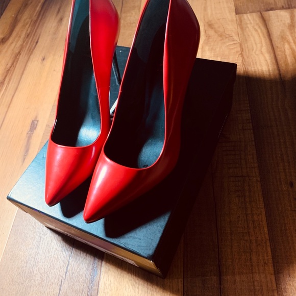 Heels - Picture 3 of 4